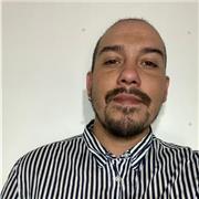 Profesor de apoyo para estudiantes de pregado en psicología